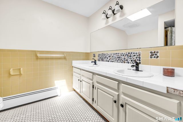 75 Great Ring Road, Newtown, CT 06482