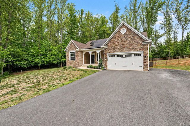 1095 TIMBER MILL LN, Fredericksburg, VA 22406