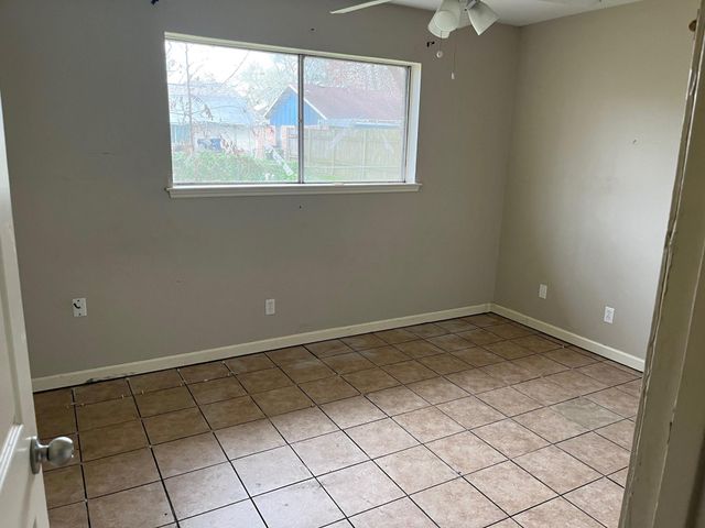 4907 Redfish Reef Drive, Bacliff, TX 77518