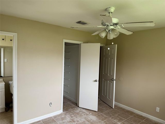 4907 Redfish Reef Drive, Bacliff, TX 77518