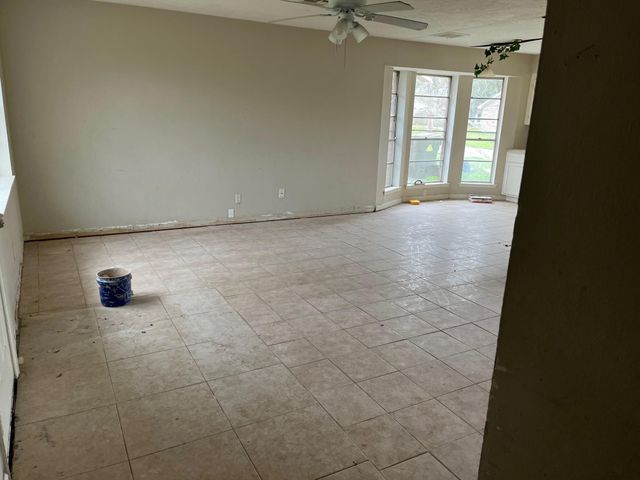 4907 Redfish Reef Drive, Bacliff, TX 77518
