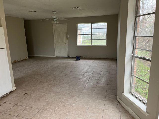 4907 Redfish Reef Drive, Bacliff, TX 77518