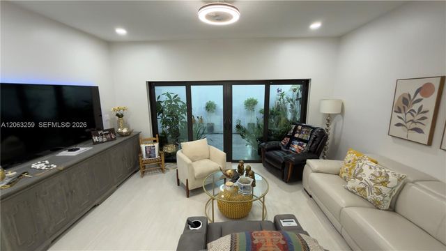 5765 SW 151st Ave, Miami, FL 33193