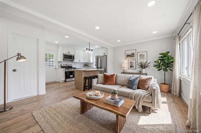 21 Independence Avenue, Babylon, NY 11702