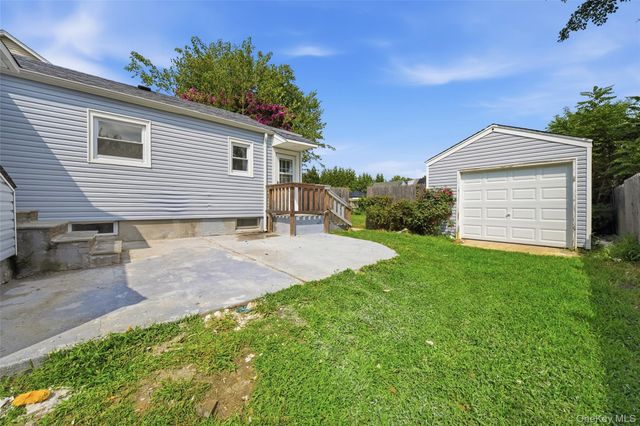 21 Independence Avenue, Babylon, NY 11702