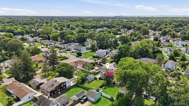21 Independence Avenue, Babylon, NY 11702