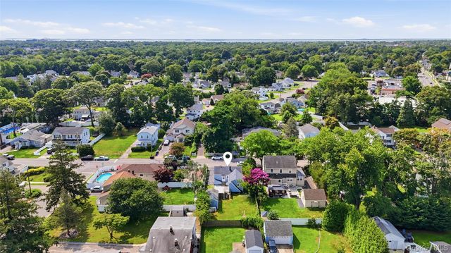 21 Independence Avenue, Babylon, NY 11702
