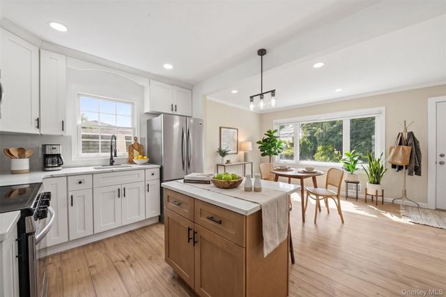 21 Independence Avenue, Babylon, NY 11702