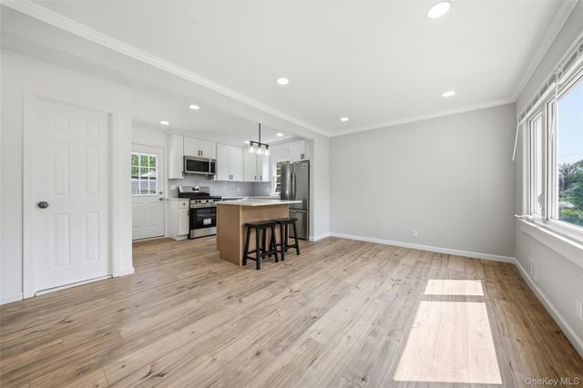 21 Independence Avenue, Babylon, NY 11702