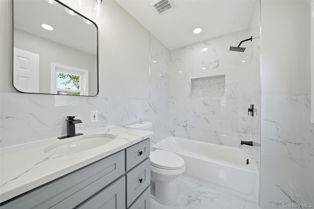 21 Independence Avenue, Babylon, NY 11702