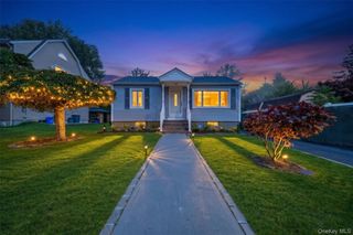 21 Independence Avenue, Babylon, NY 11702