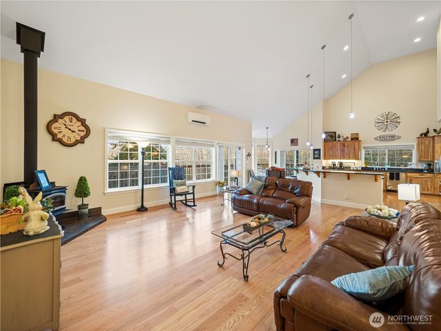 12811 Kapowsin Highlands Drive E, Graham, WA 98338