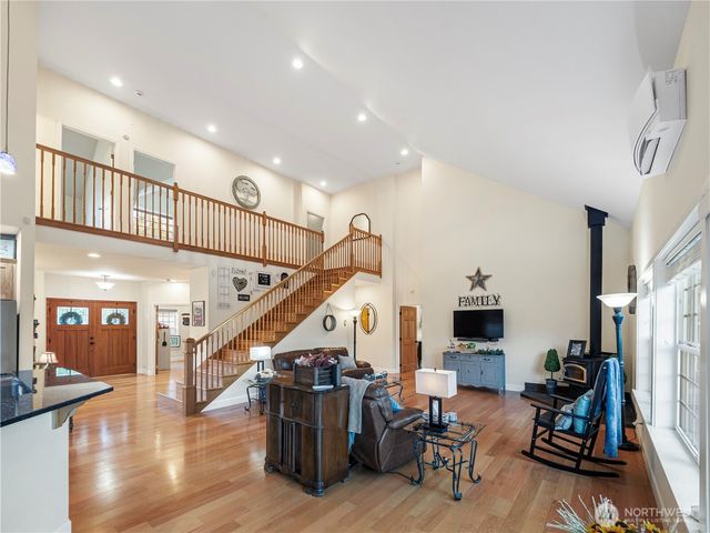 12811 Kapowsin Highlands Drive E, Graham, WA 98338