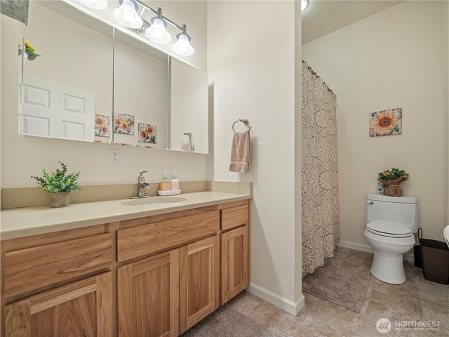 12811 Kapowsin Highlands Drive E, Graham, WA 98338