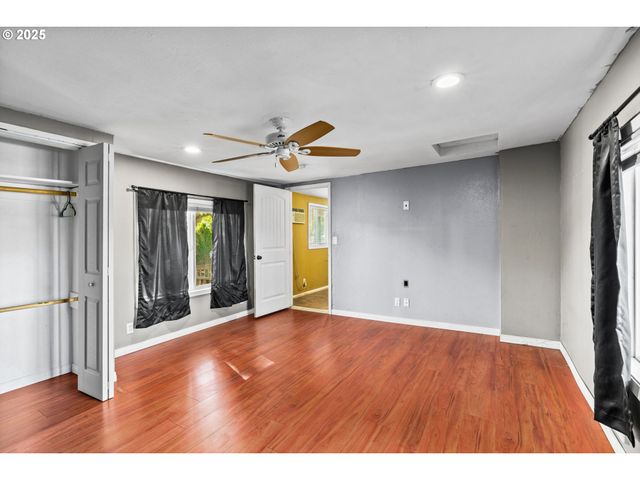 954 ELM St, Junction City, OR 97448