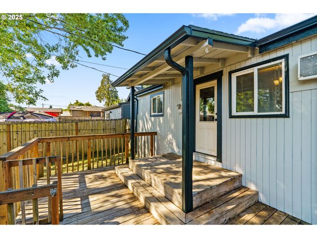 954 ELM St, Junction City, OR 97448