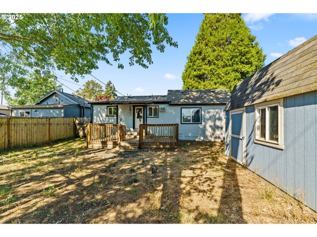 954 ELM St, Junction City, OR 97448