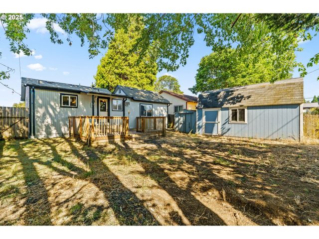 954 ELM St, Junction City, OR 97448