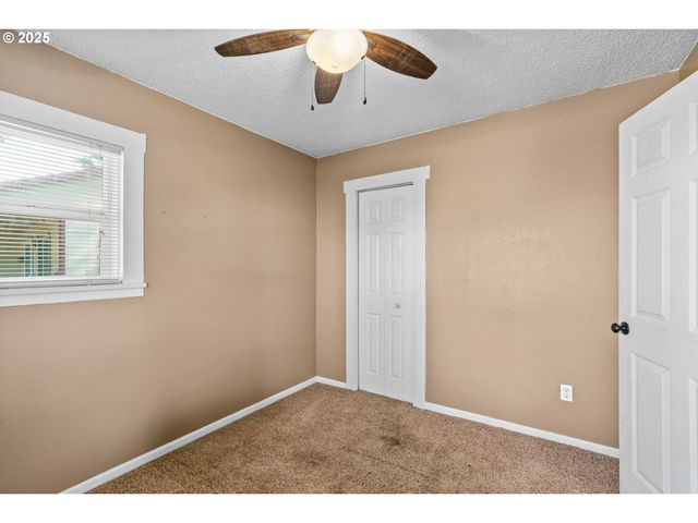 954 ELM St, Junction City, OR 97448