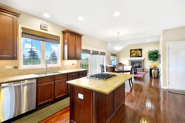 35 Open Parkway N, Hawthorn Woods, IL 60047
