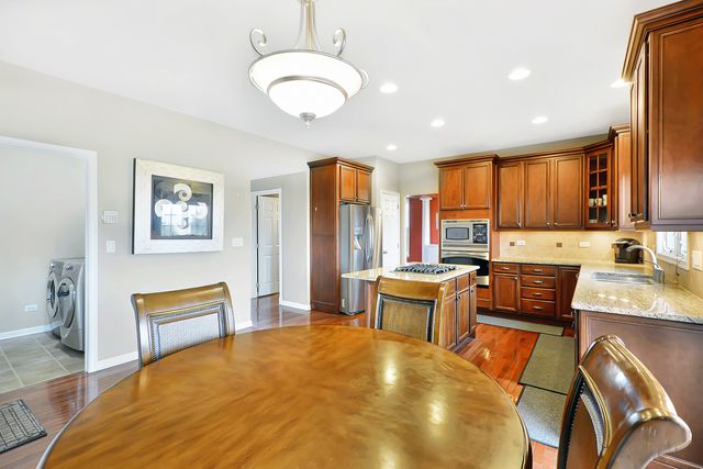 35 Open Parkway N, Hawthorn Woods, IL 60047