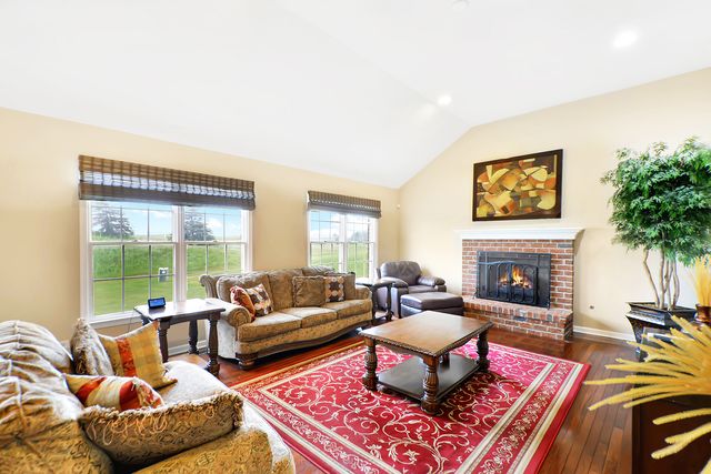 35 Open Parkway N, Hawthorn Woods, IL 60047