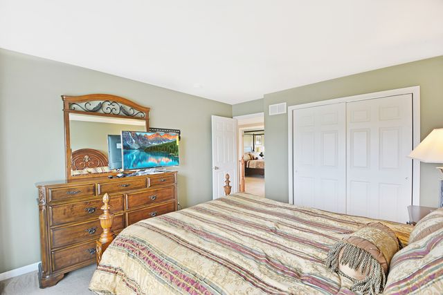 35 Open Parkway N, Hawthorn Woods, IL 60047