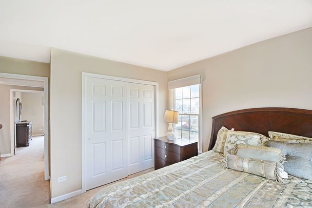 35 Open Parkway N, Hawthorn Woods, IL 60047