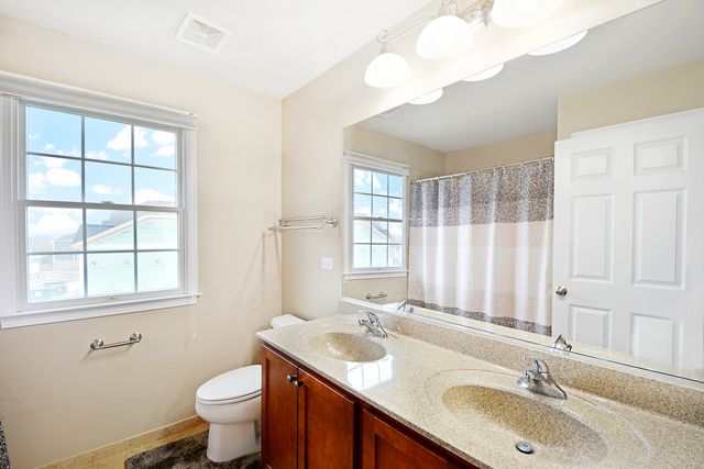 35 Open Parkway N, Hawthorn Woods, IL 60047
