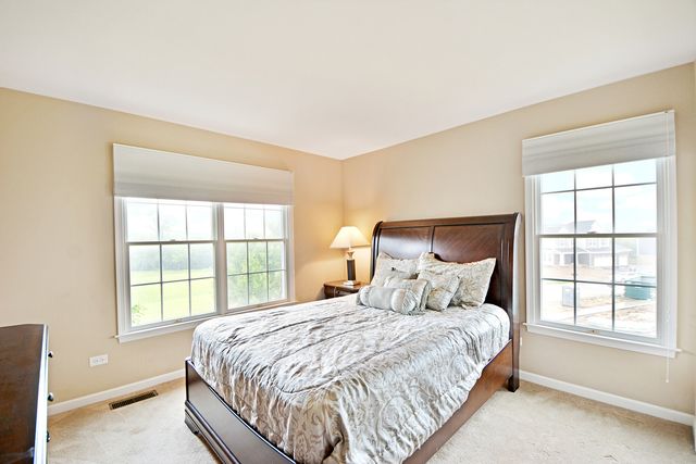 35 Open Parkway N, Hawthorn Woods, IL 60047
