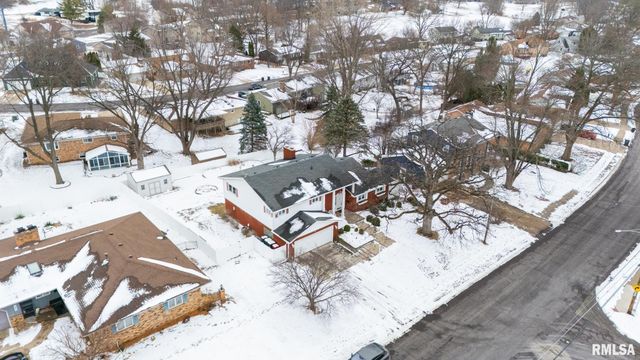 1808 Saint Clair Drive, Pekin, IL 61554