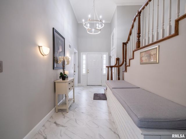 1808 Saint Clair Drive, Pekin, IL 61554