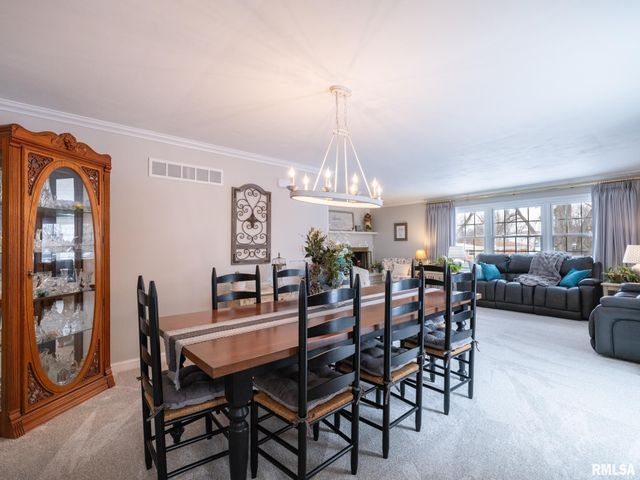 1808 Saint Clair Drive, Pekin, IL 61554