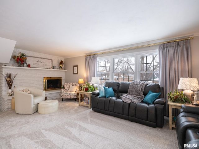 1808 Saint Clair Drive, Pekin, IL 61554