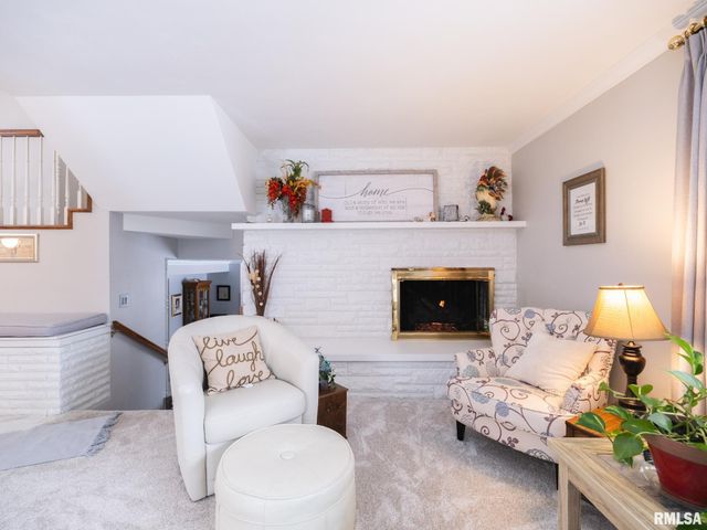 1808 Saint Clair Drive, Pekin, IL 61554