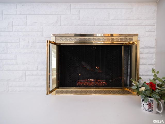 1808 Saint Clair Drive, Pekin, IL 61554