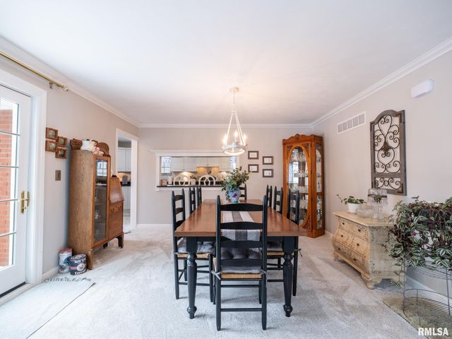 1808 Saint Clair Drive, Pekin, IL 61554