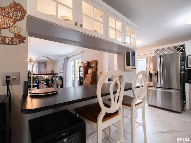 1808 Saint Clair Drive, Pekin, IL 61554