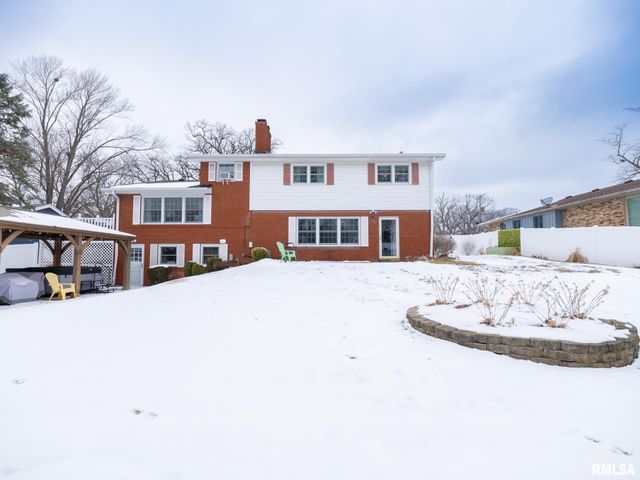 1808 Saint Clair Drive, Pekin, IL 61554