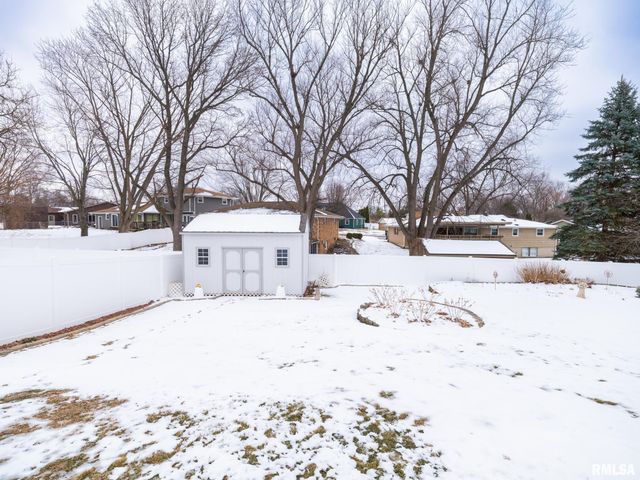 1808 Saint Clair Drive, Pekin, IL 61554