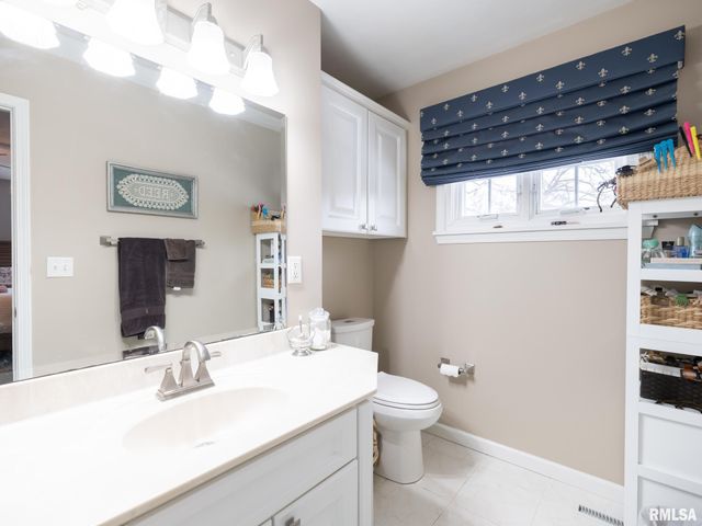 1808 Saint Clair Drive, Pekin, IL 61554