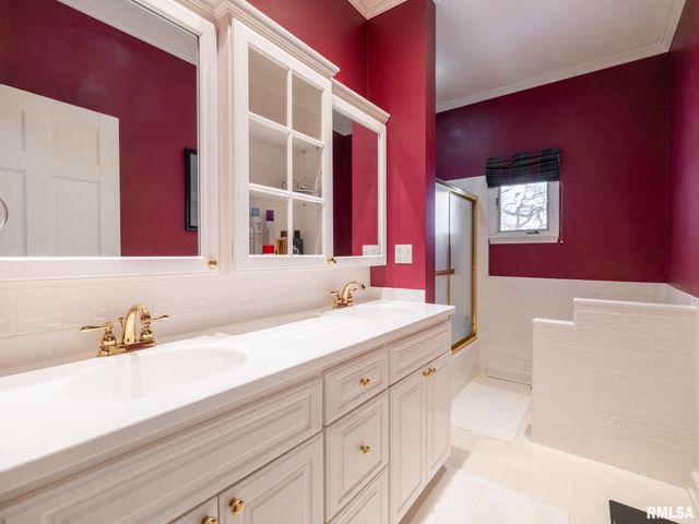 1808 Saint Clair Drive, Pekin, IL 61554