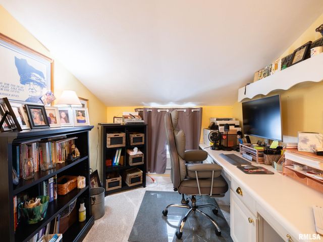 1808 Saint Clair Drive, Pekin, IL 61554