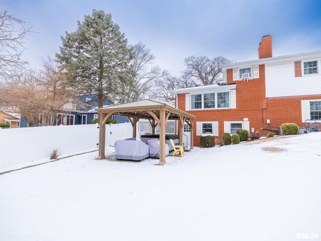 1808 Saint Clair Drive, Pekin, IL 61554