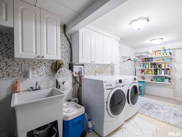 1808 Saint Clair Drive, Pekin, IL 61554