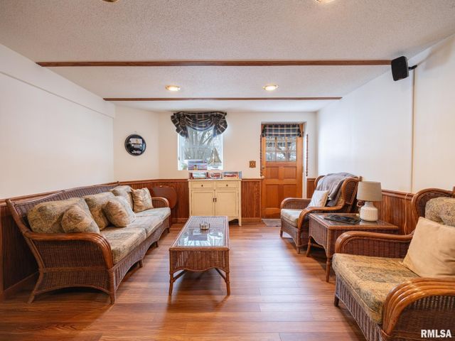 1808 Saint Clair Drive, Pekin, IL 61554