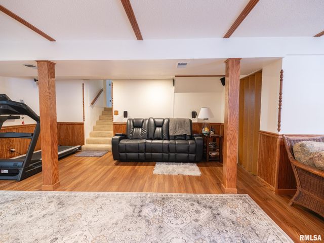 1808 Saint Clair Drive, Pekin, IL 61554