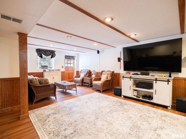 1808 Saint Clair Drive, Pekin, IL 61554