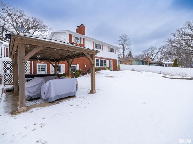 1808 Saint Clair Drive, Pekin, IL 61554