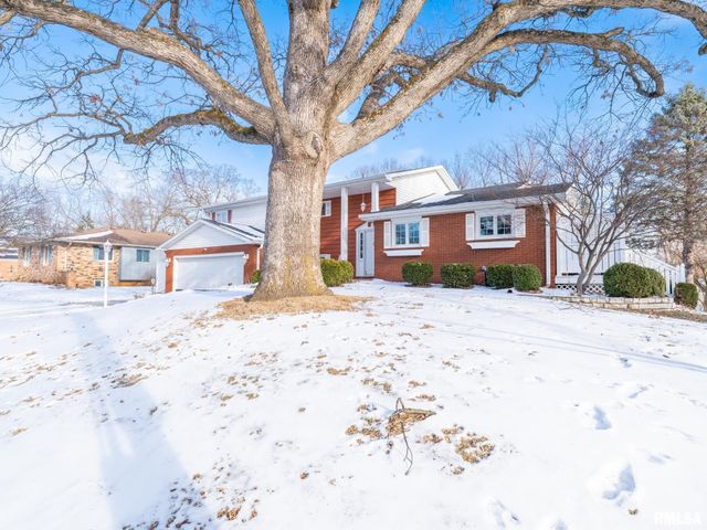 1808 Saint Clair Drive, Pekin, IL 61554